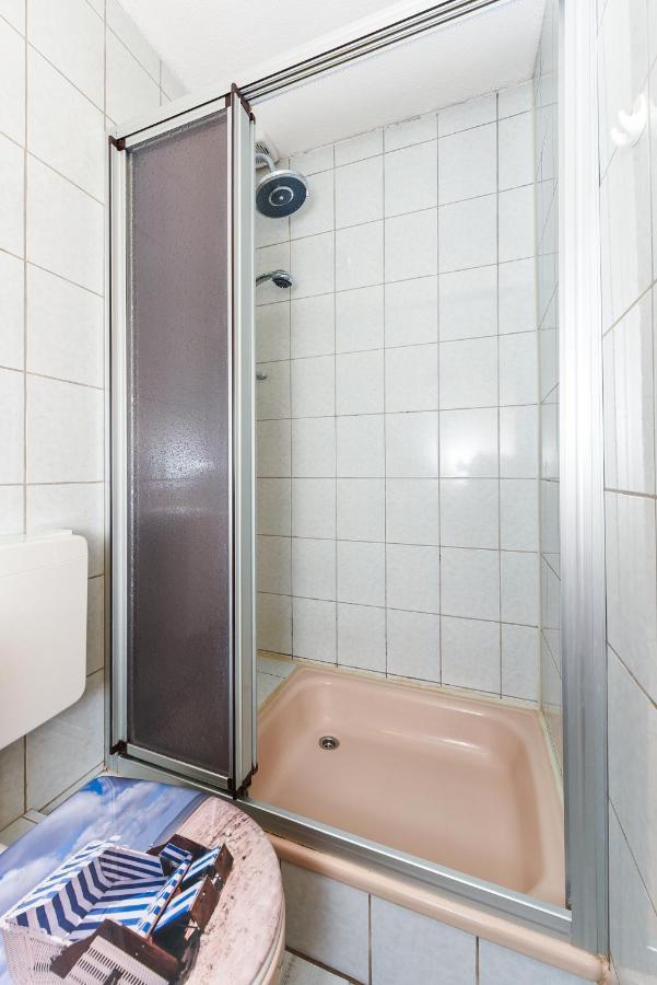 Ferienwohnungen Im Haus Lieblingskoje Neuharlingersiel Exterior photo